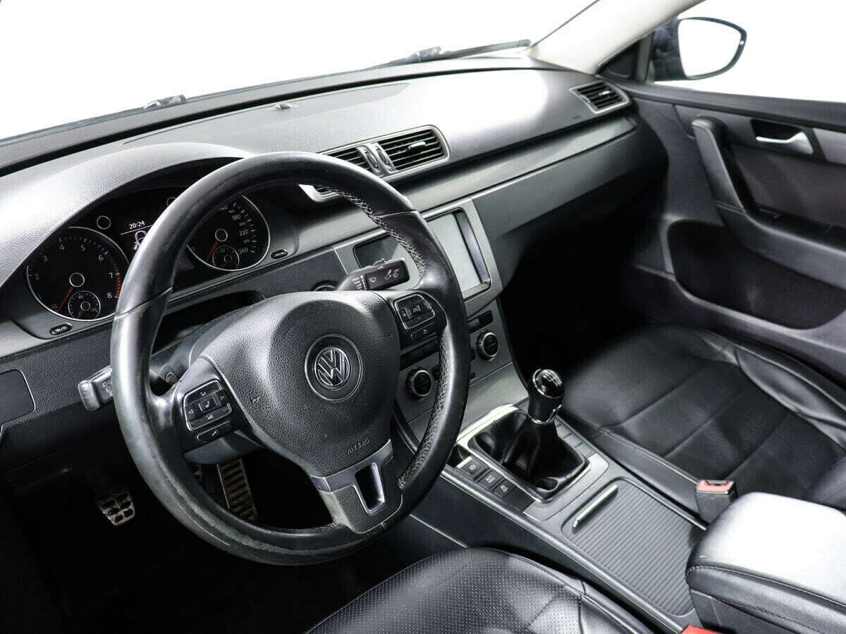 Volkswagen Passat 1.8 МКПП, 2011, 151 000 км фото 6