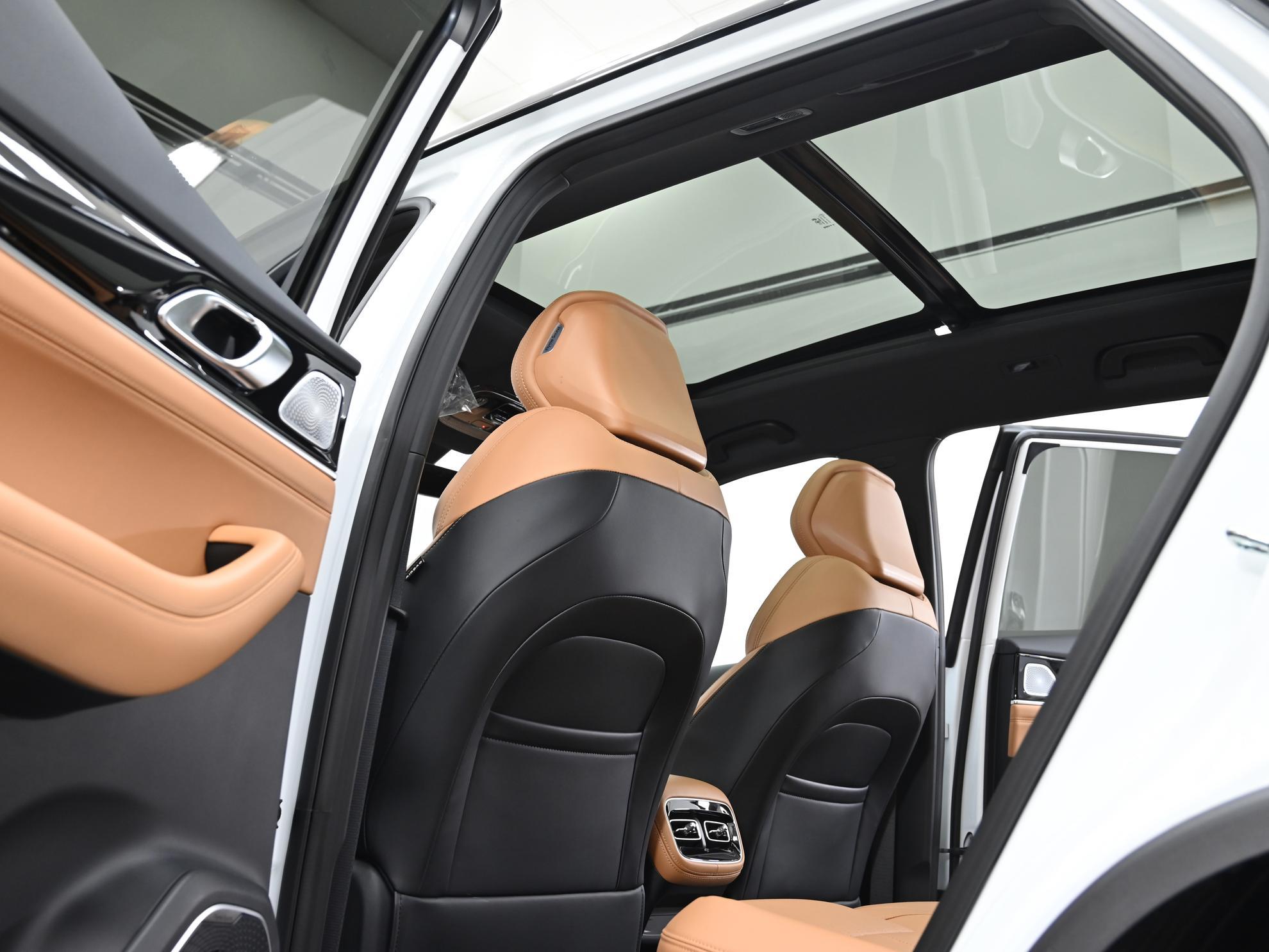 Geely Atlas Flagship 1.5 РКПП, 2025, 5 600 км фото 16