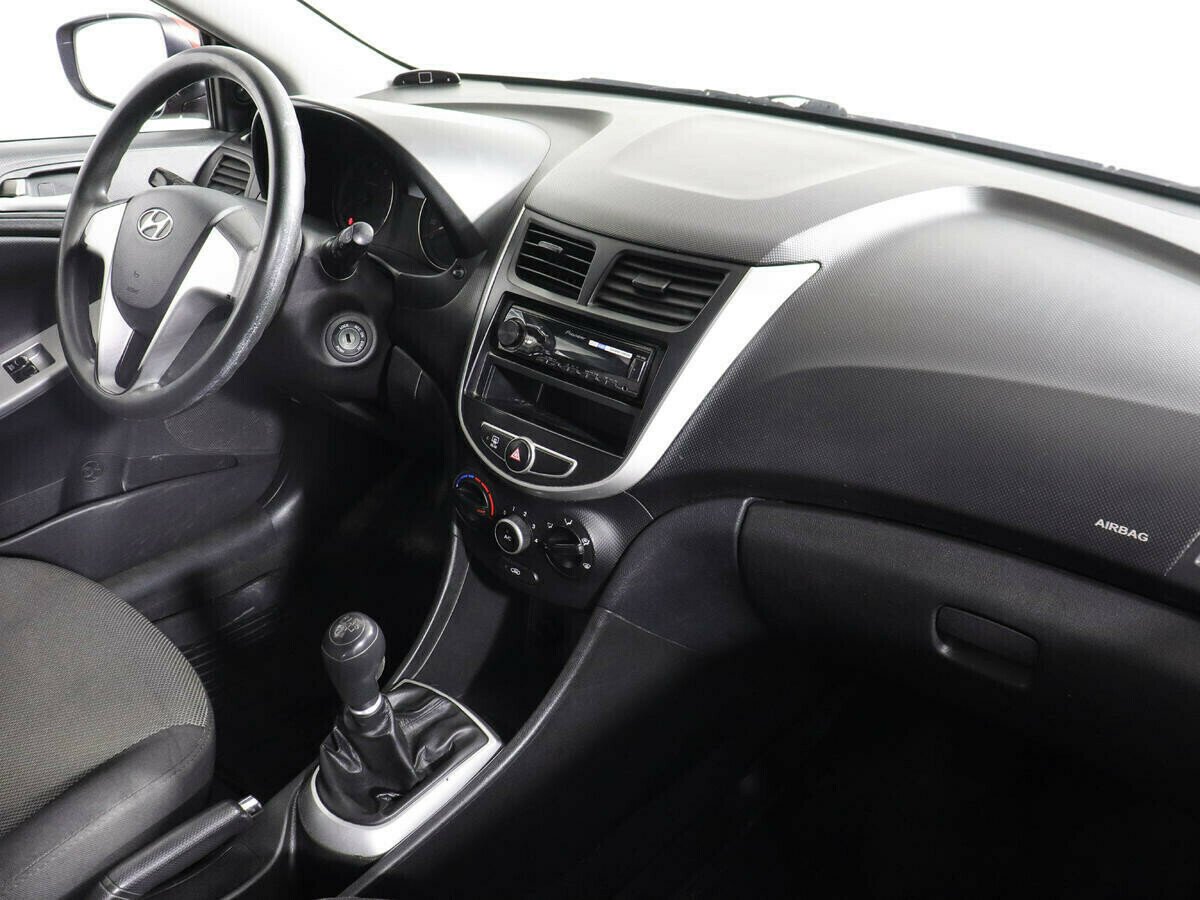 Hyundai Solaris 1.4 МКПП, 2013, 127 000 км фото 6
