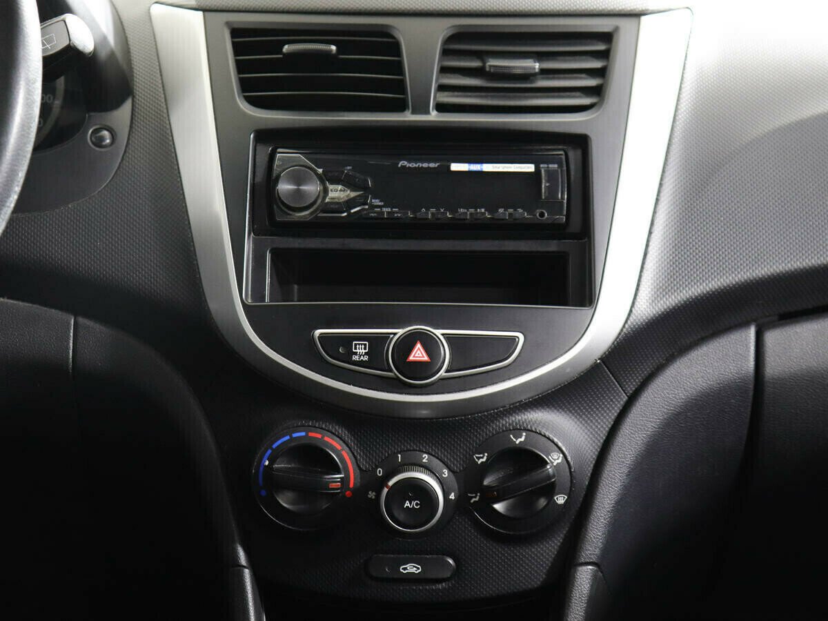 Hyundai Solaris 1.4 МКПП, 2013, 127 000 км фото 8