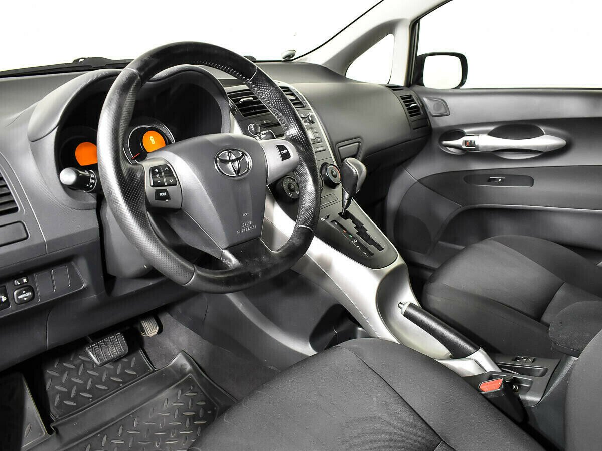 Toyota Auris 1.3 МКПП, 2012, 138 000 км фото 5