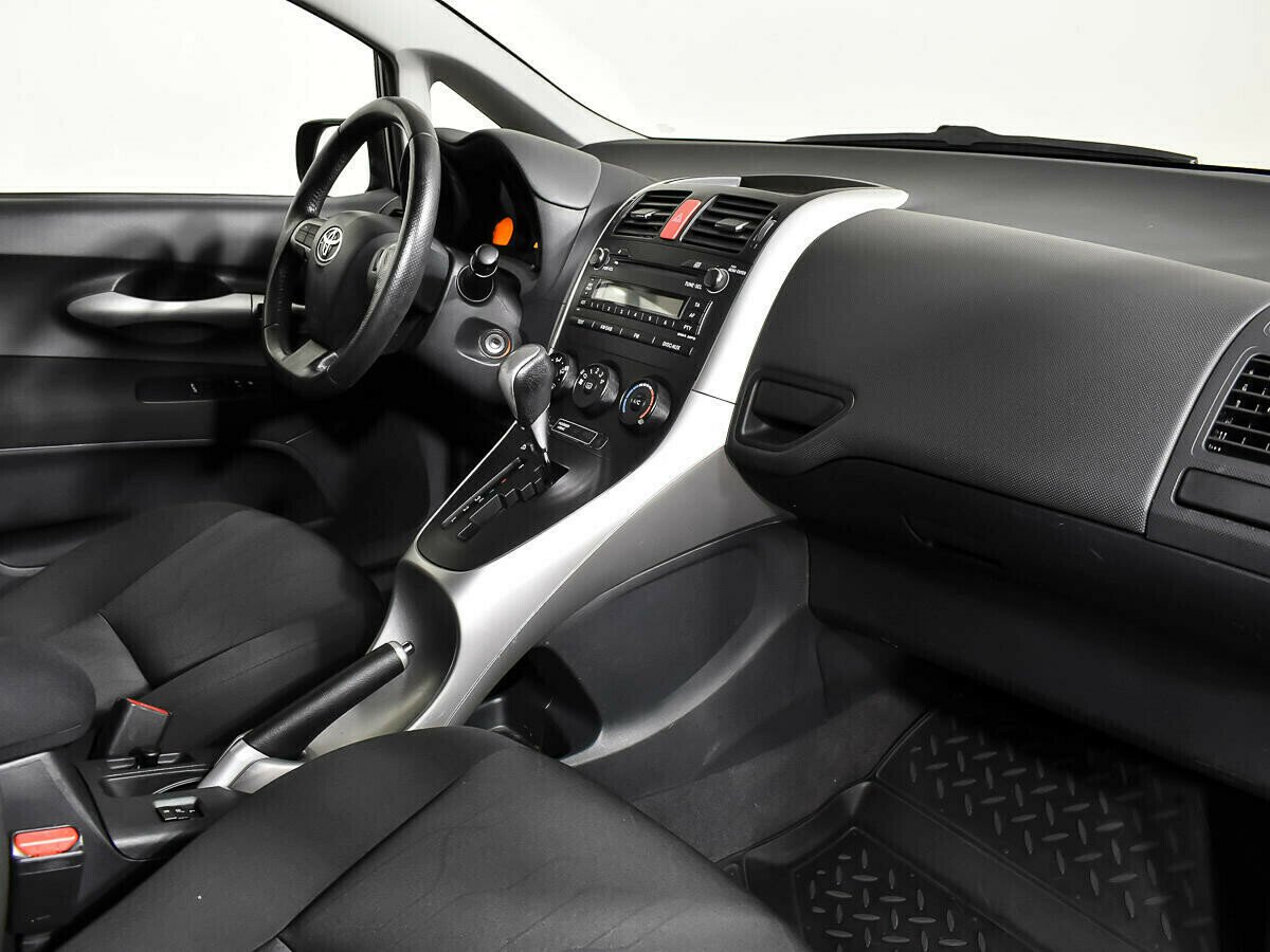 Toyota Auris 1.3 МКПП, 2012, 138 000 км фото 6
