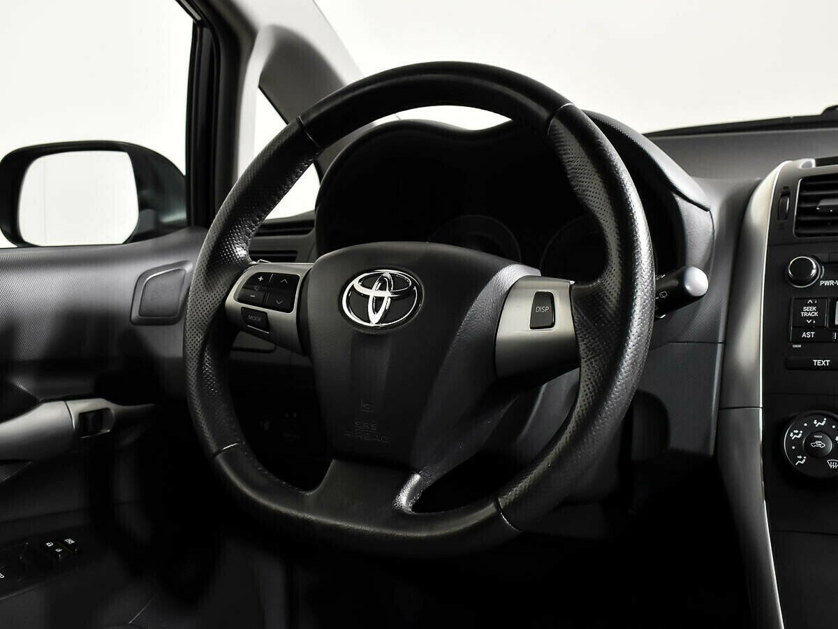 Toyota Auris 1.3 МКПП, 2012, 138 000 км фото 7