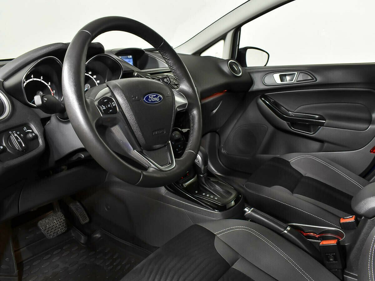 Ford Fiesta 1.6 РКПП, 2015, 106 000 км фото 6