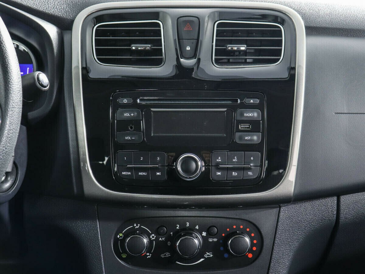 Renault Logan 1.6 АКПП, 2017, 79 000 км фото 7