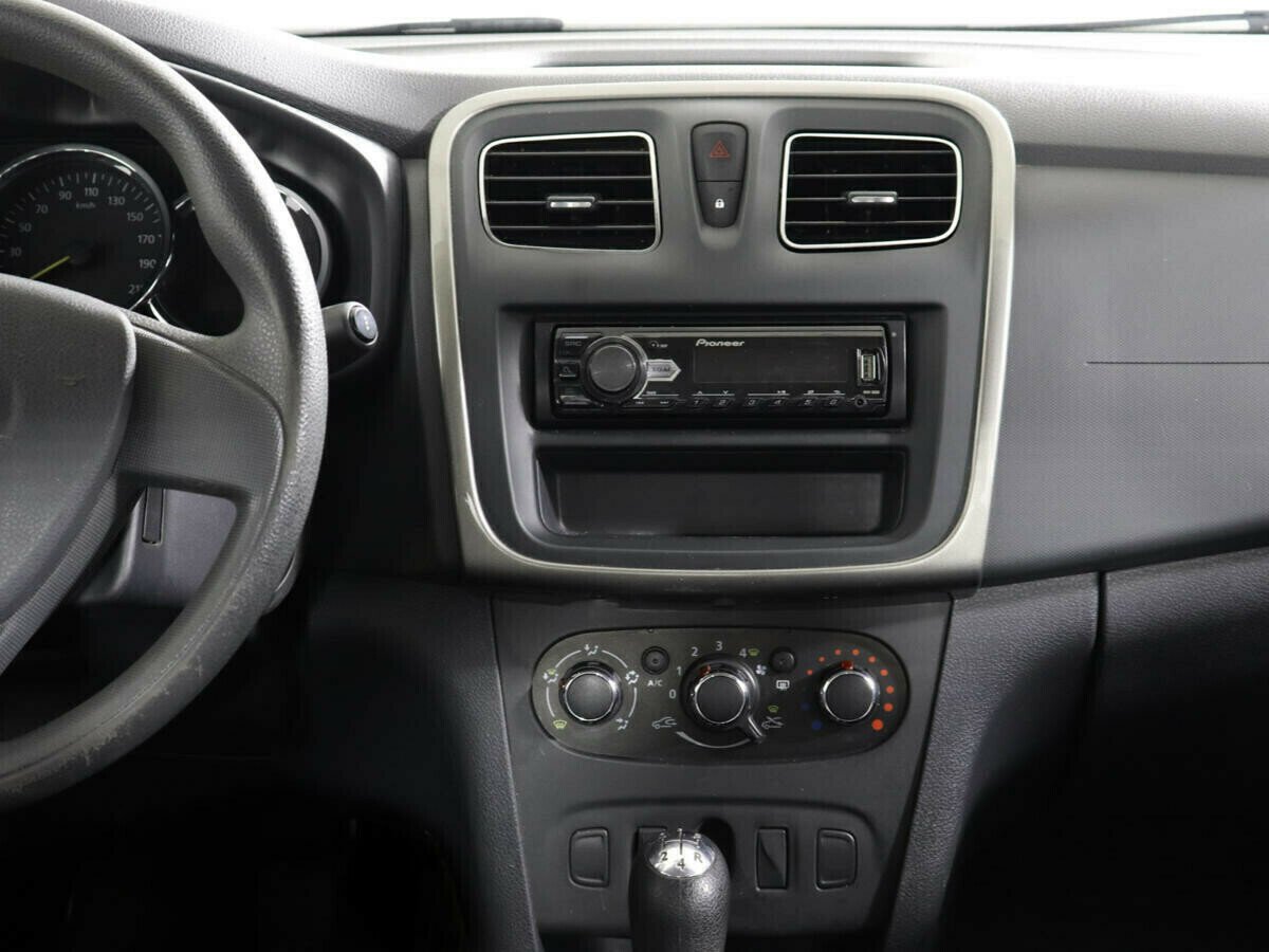 Renault Logan 1.6 МКПП, 2017, 73 000 км фото 7