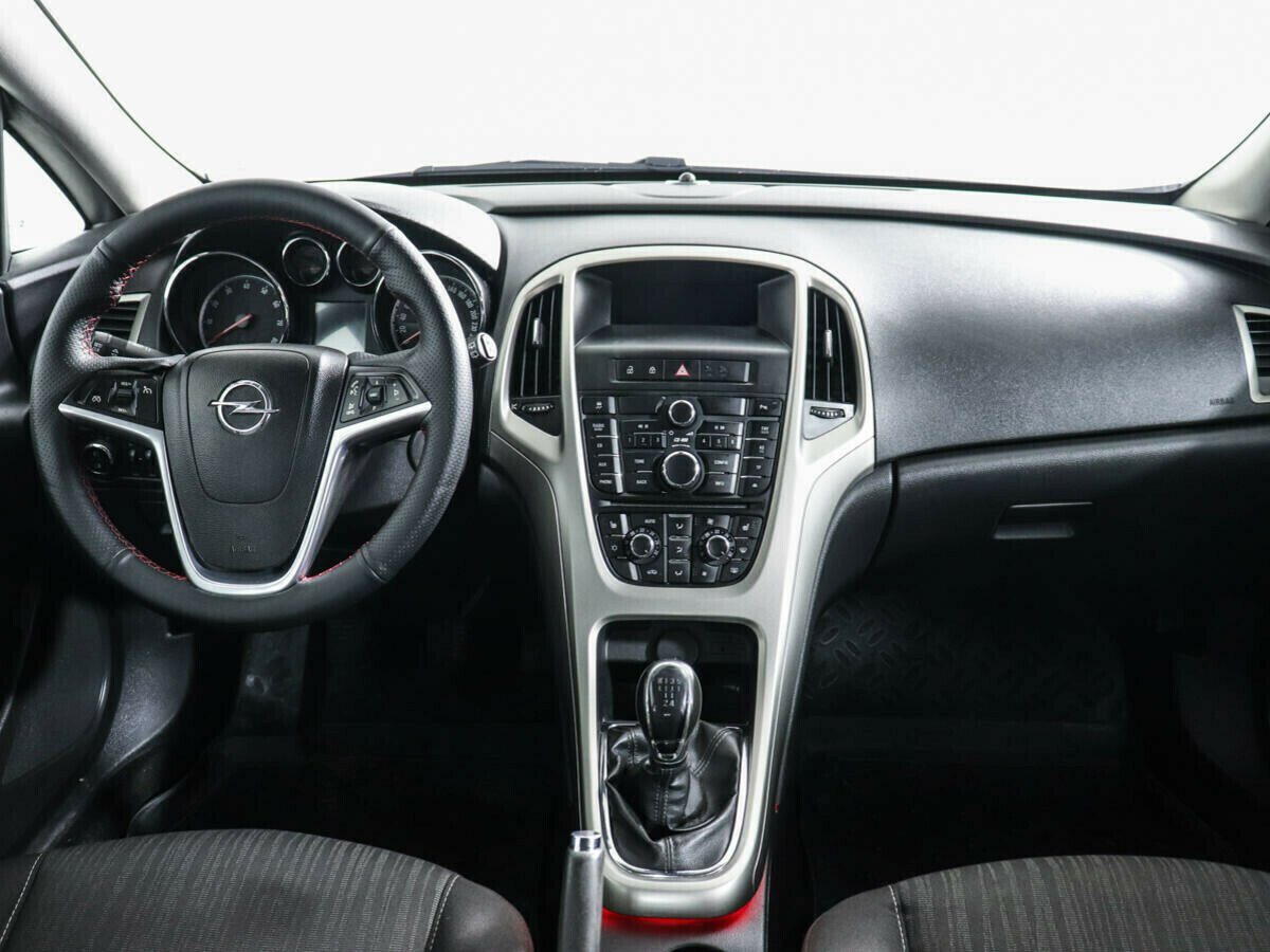 Opel Astra 1.6 МКПП, 2011, 150 000 км фото 7
