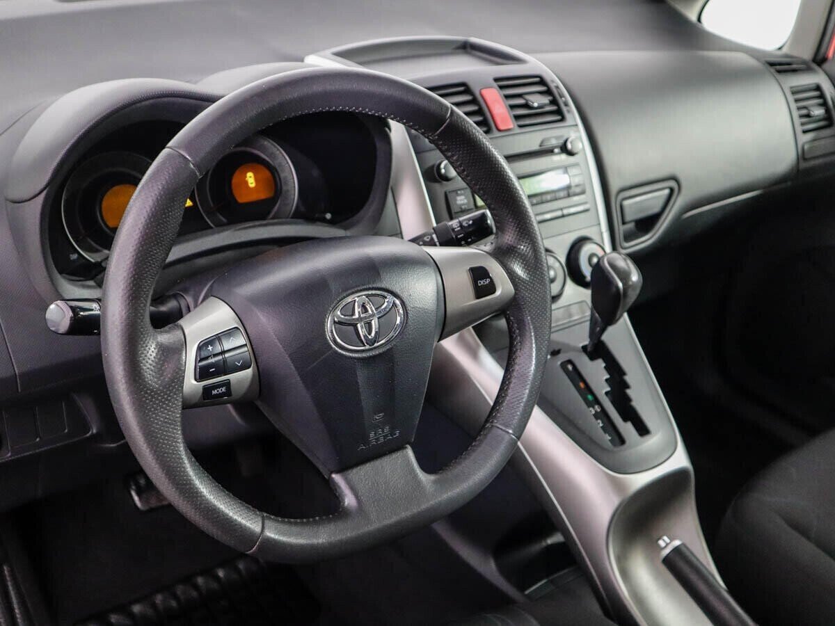 Toyota Auris 1.3 МКПП, 2011, 148 000 км фото 5