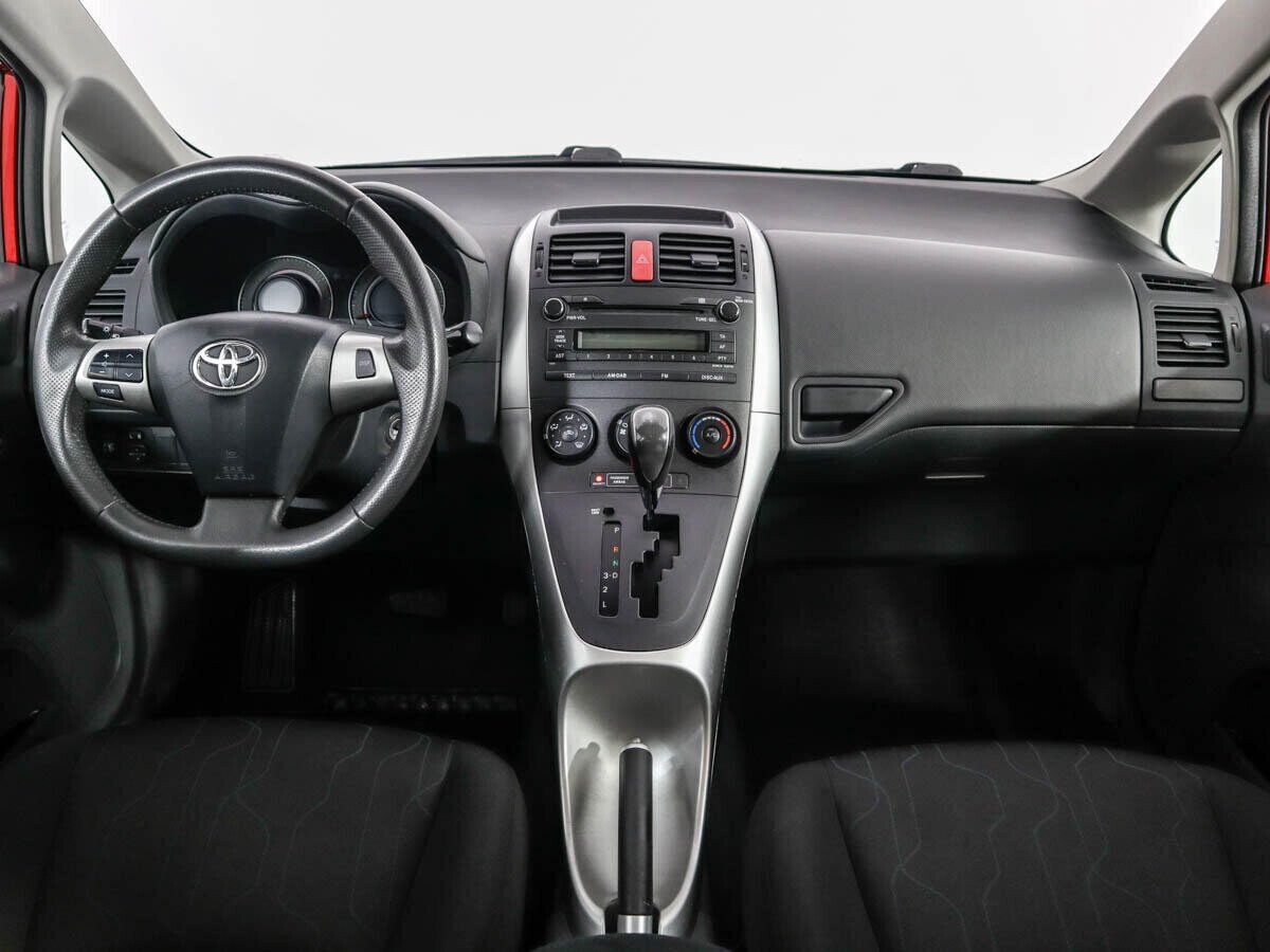 Toyota Auris 1.3 МКПП, 2011, 148 000 км фото 6