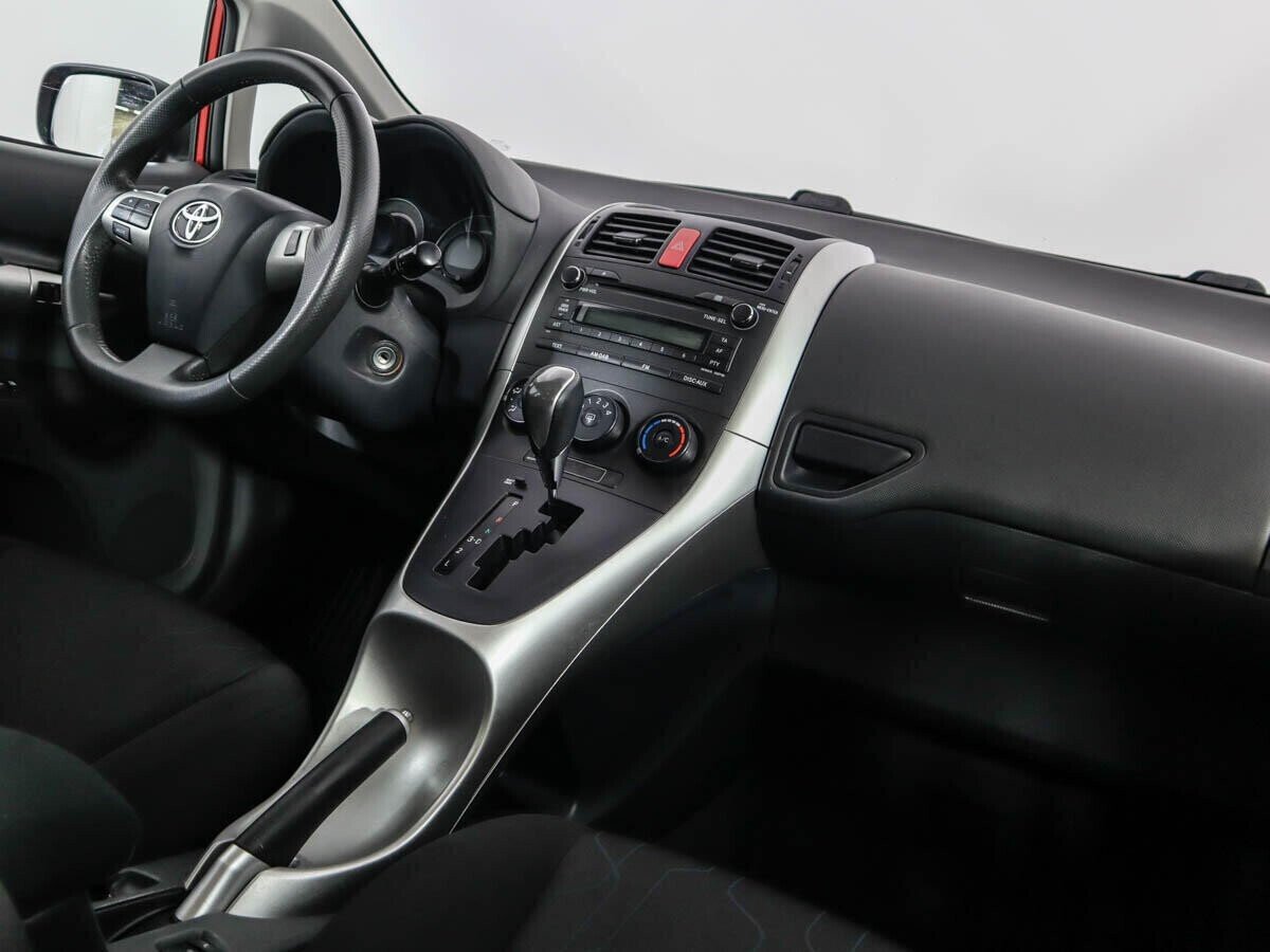 Toyota Auris 1.3 МКПП, 2011, 148 000 км фото 7