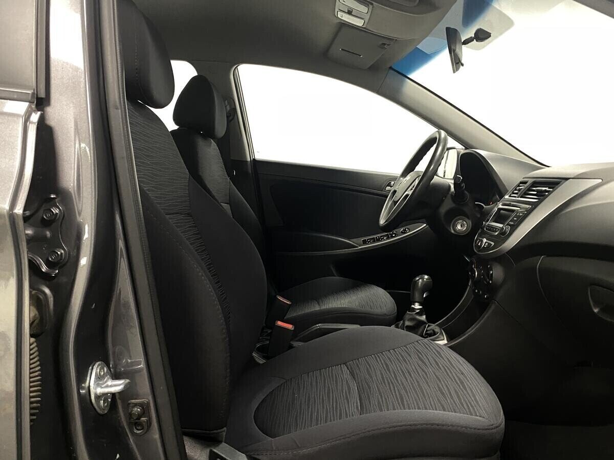 Hyundai Solaris 1.4 МКПП, 2015, 110 000 км фото 12