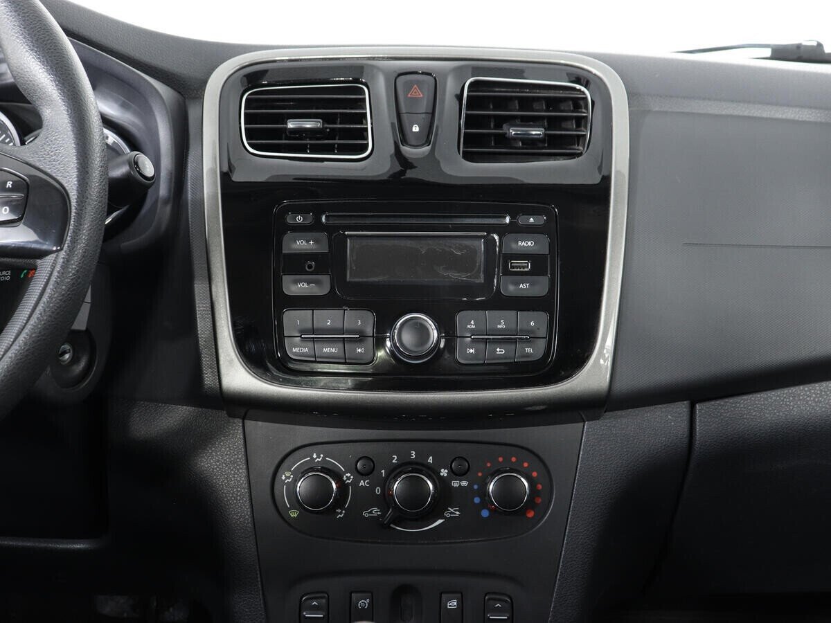 Renault Logan 1.6 МКПП, 2014, 111 000 км фото 12