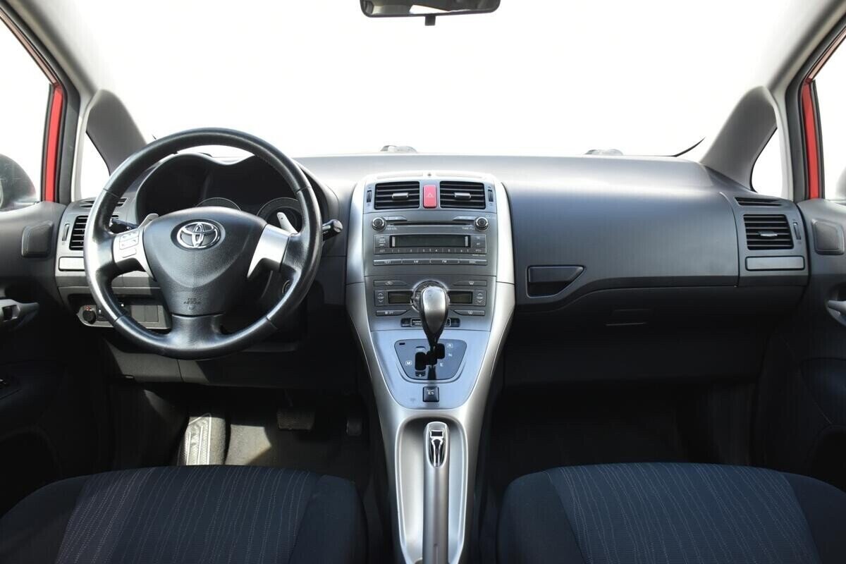 Toyota Auris 1.6 РКПП, 2008, 189 000 км фото 12