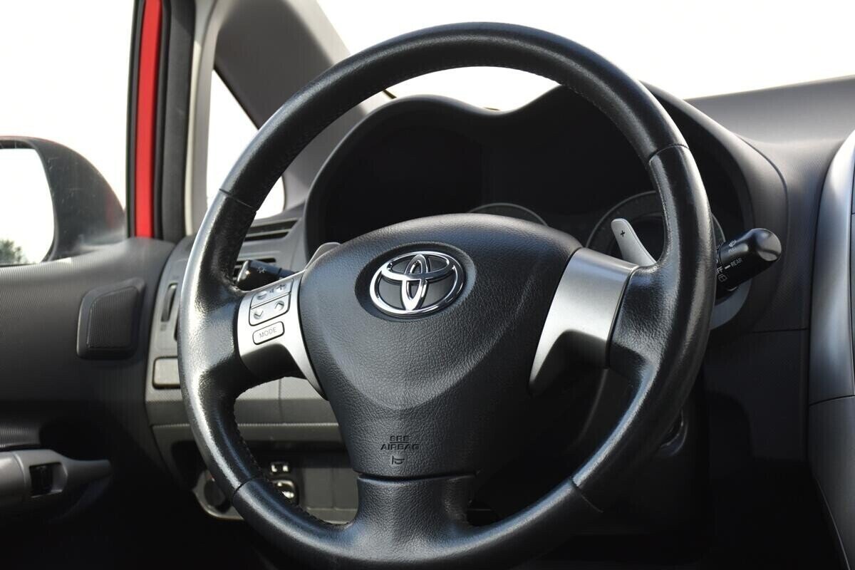 Toyota Auris 1.6 РКПП, 2008, 189 000 км фото 14