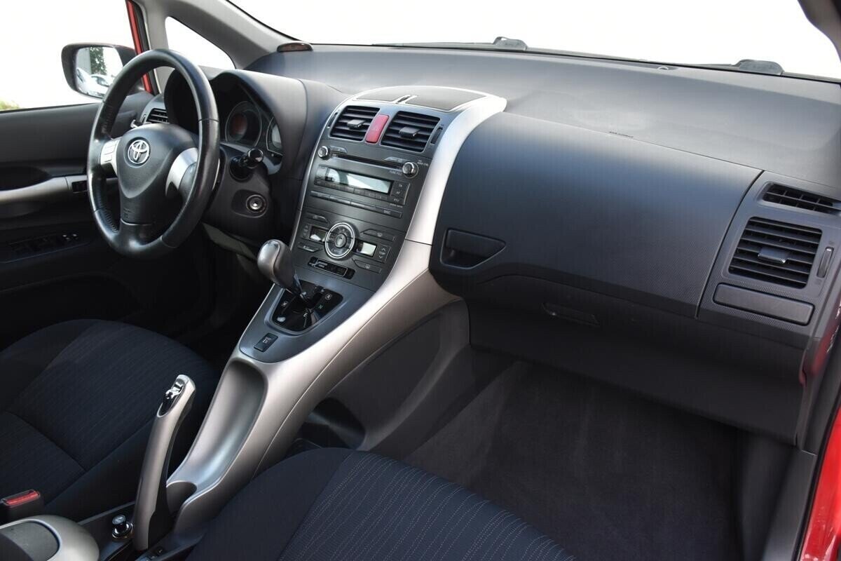 Toyota Auris 1.6 РКПП, 2008, 189 000 км фото 9