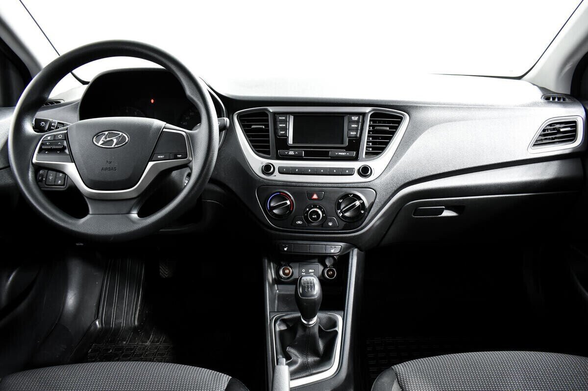 Hyundai Solaris 1.6 МКПП, 2018, 68 000 км фото 11