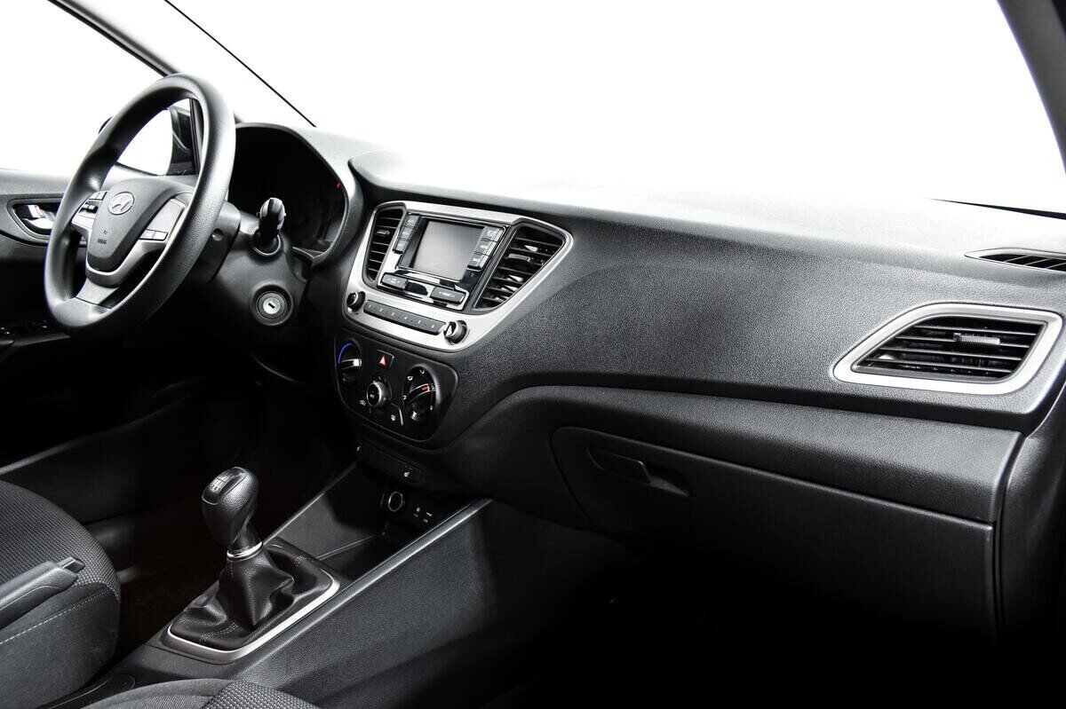 Hyundai Solaris 1.6 МКПП, 2018, 68 000 км фото 9