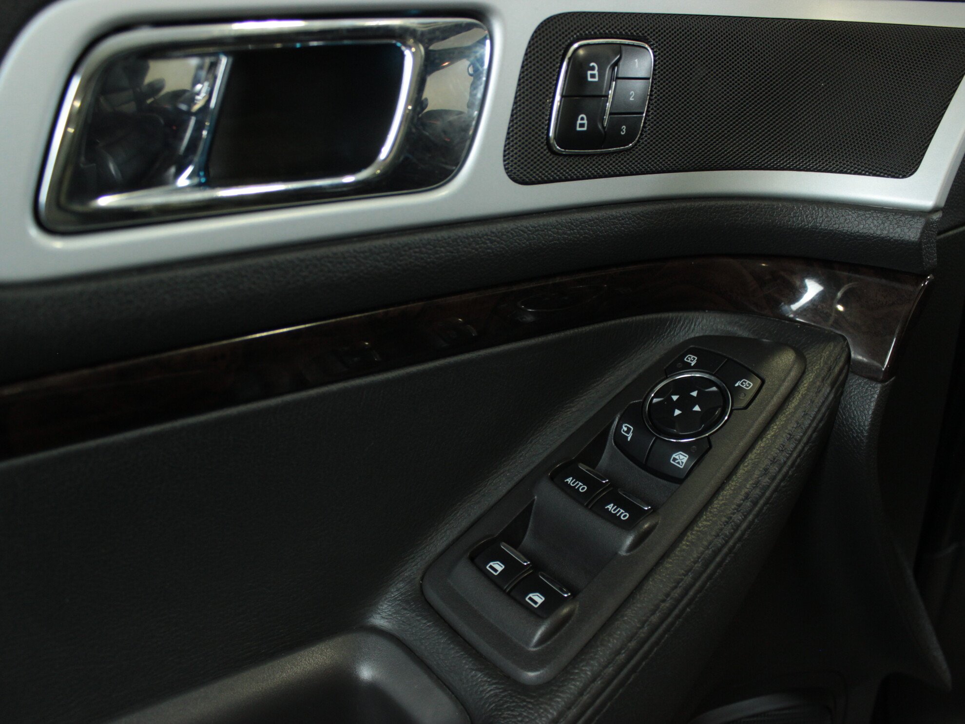 Ford Explorer, 3.5 л, АТ, 2012 фото 15
