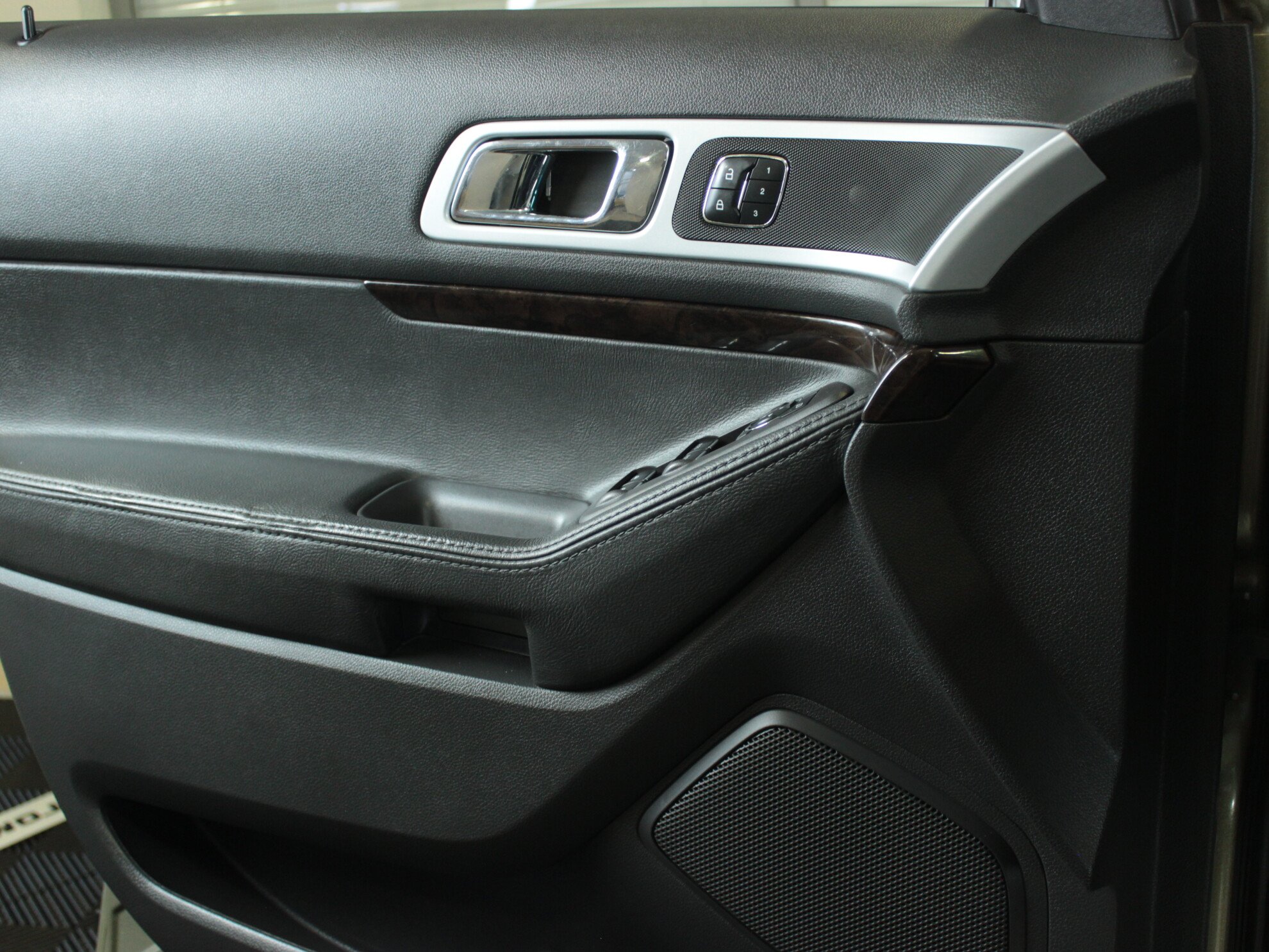 Ford Explorer, 3.5 л, АТ, 2012 фото 17