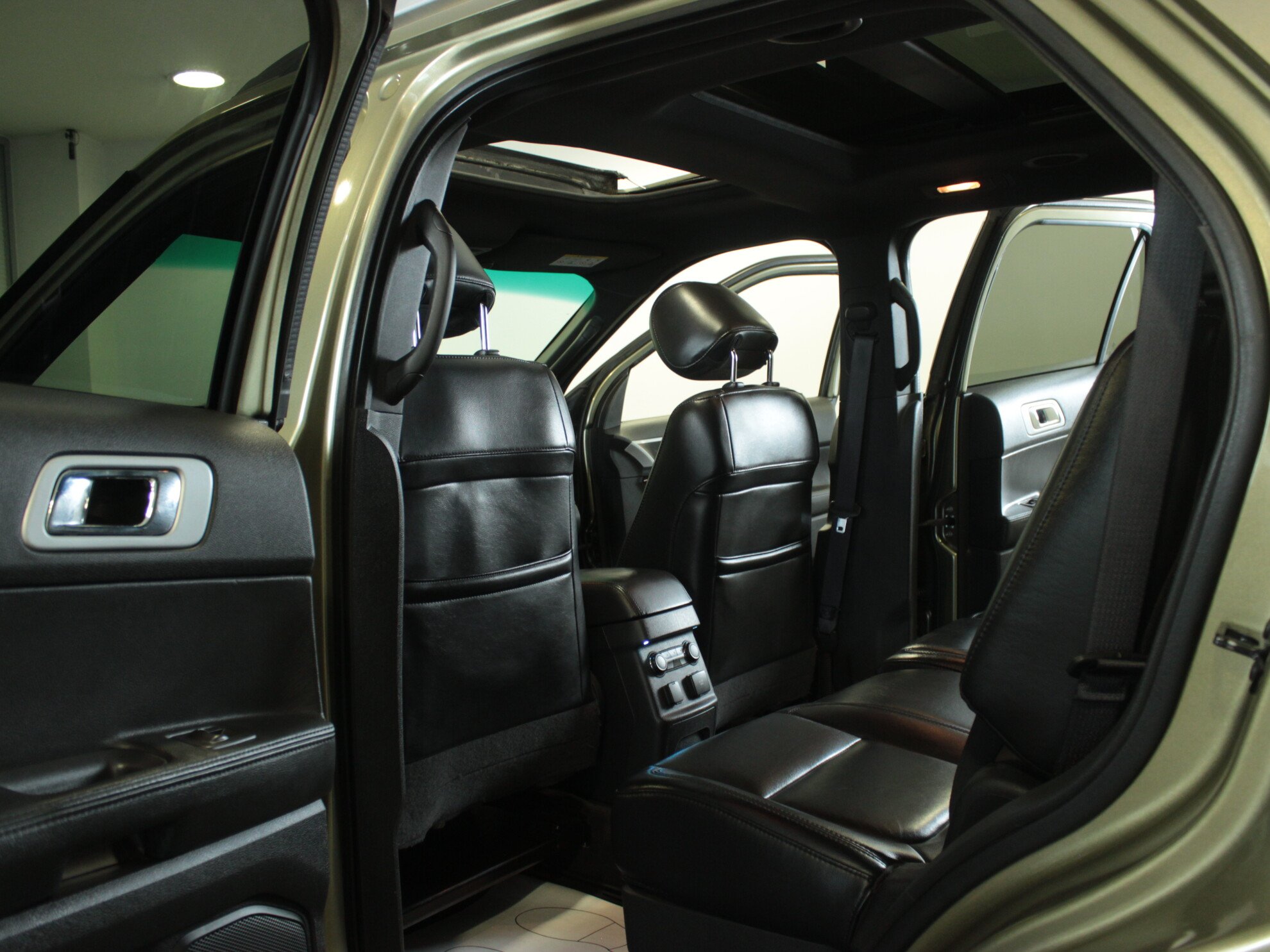 Ford Explorer, 3.5 л, АТ, 2012 фото 2