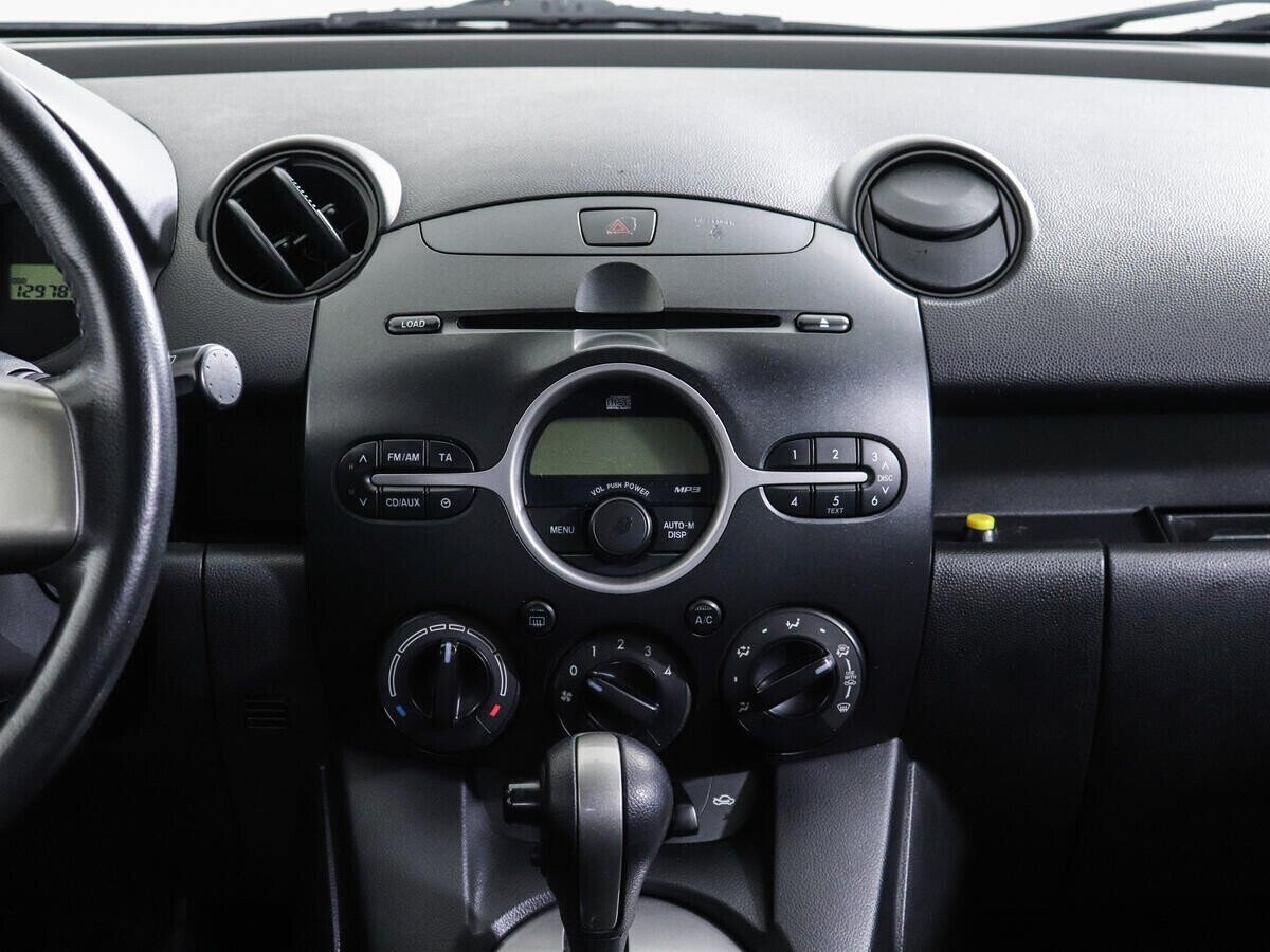 Mazda 2, 1.5 л, АТ, 2009 фото 2