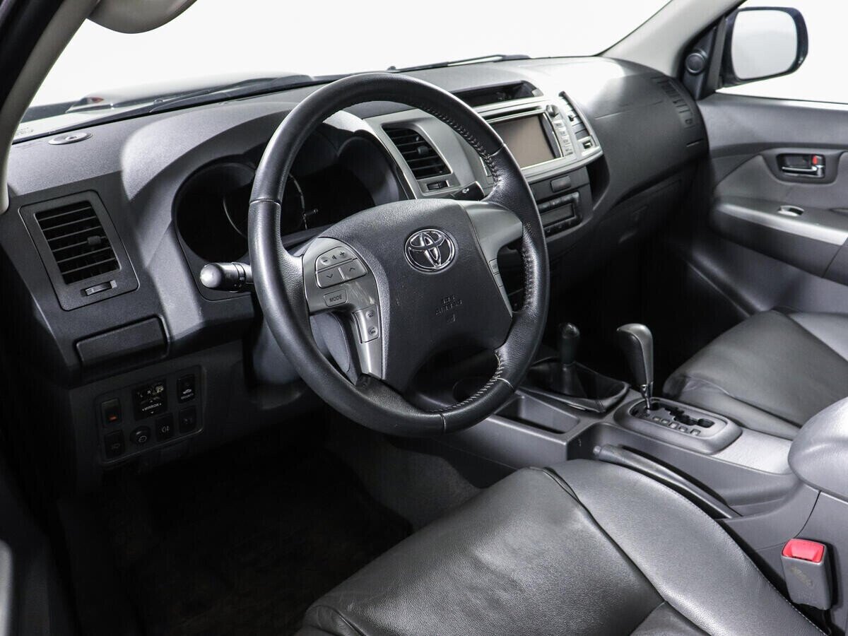 Toyota Hilux, 3.0 л, АТ, 2012 фото 7