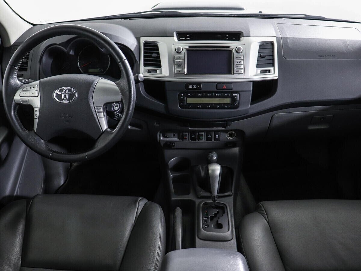 Toyota Hilux, 3.0 л, АТ, 2012 фото 8