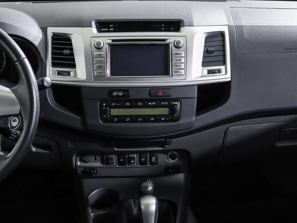 Toyota Hilux, 3.0 л, АТ, 2012 фото 9