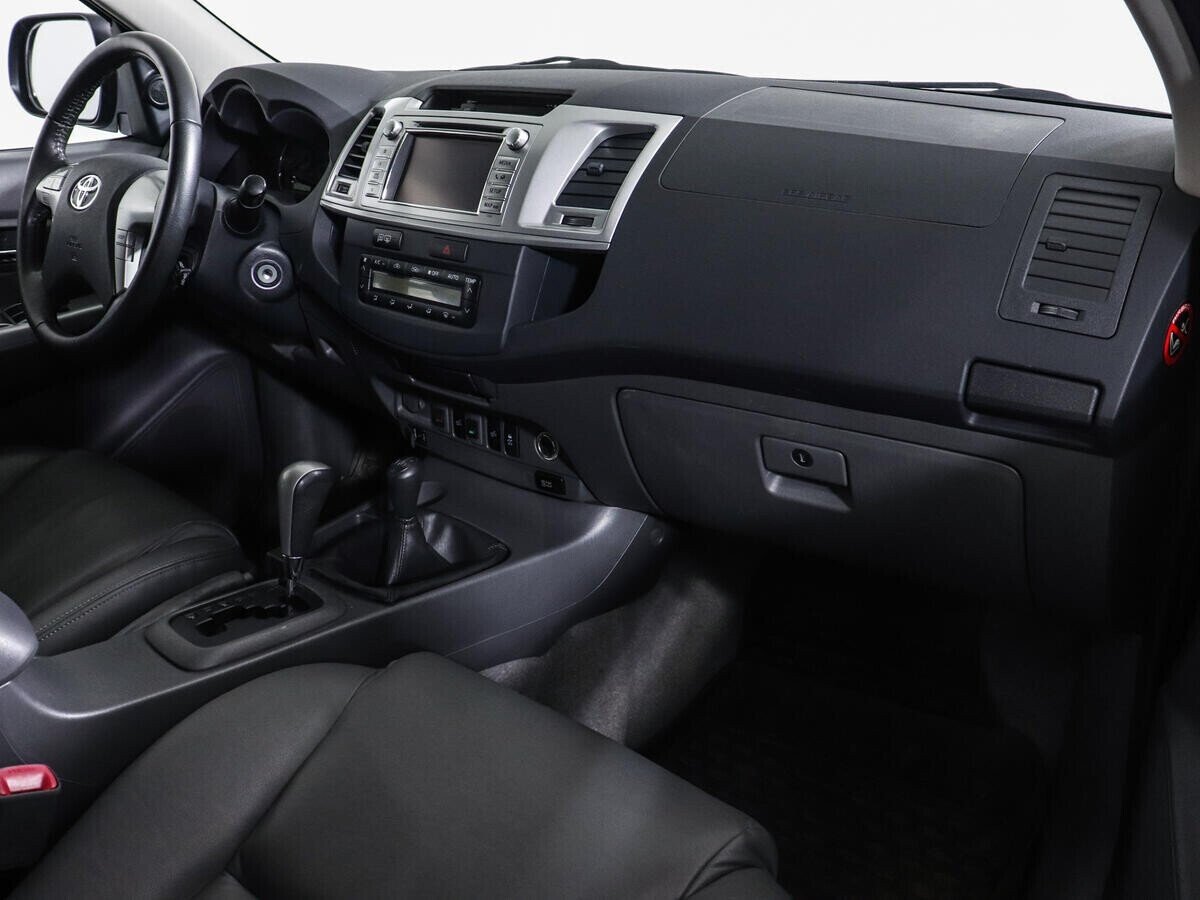 Toyota Hilux, 3.0 л, АТ, 2012 фото 2