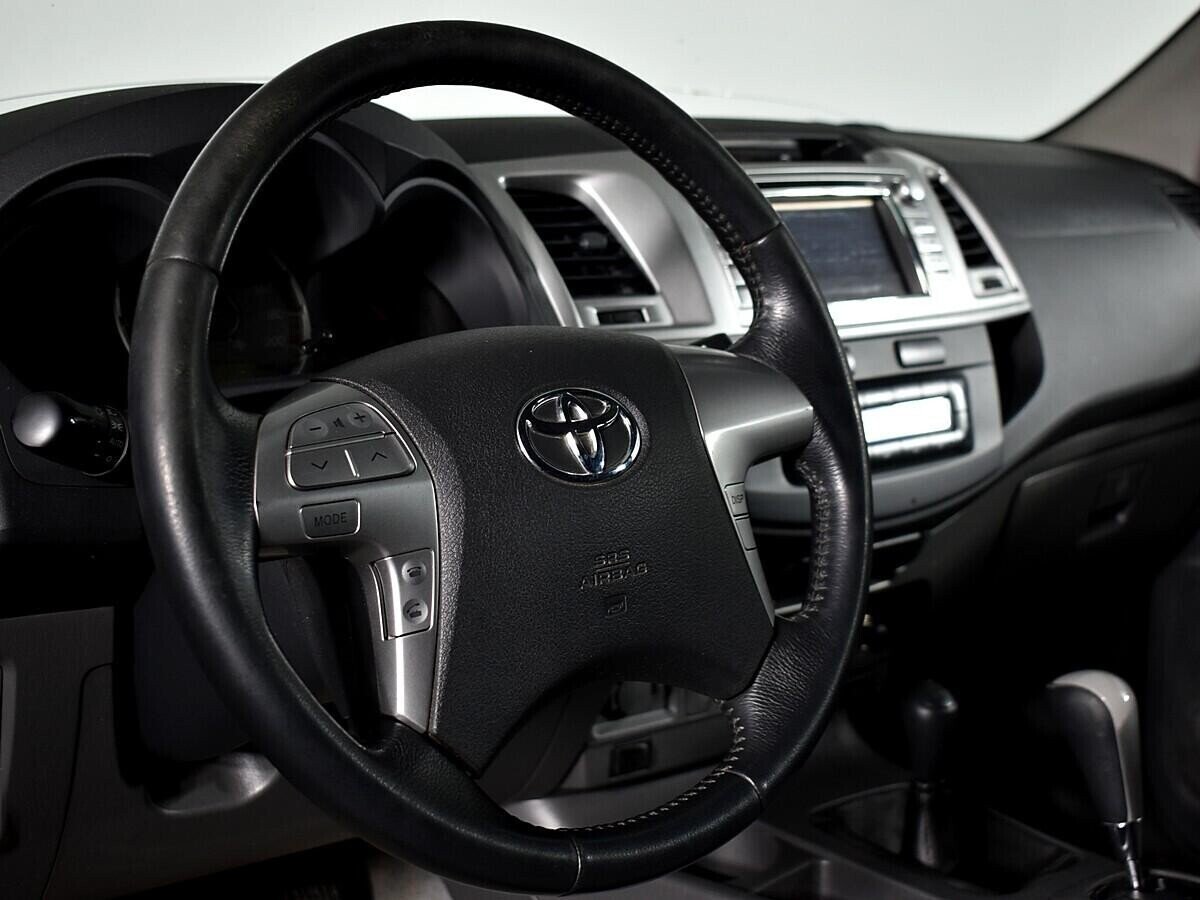 Toyota Hilux, 3.0 л, АТ, 2013 фото 7