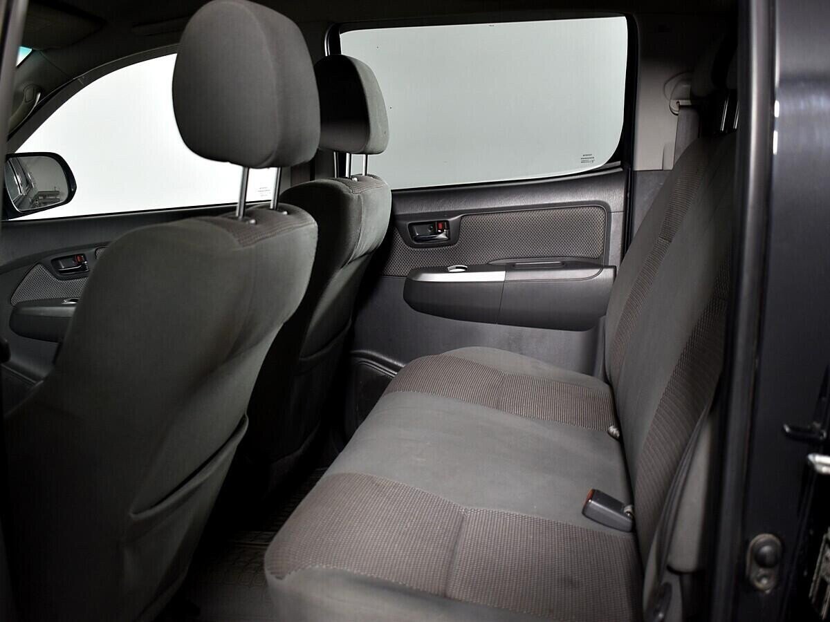 Toyota Hilux, 3.0 л, АТ, 2013 фото 1