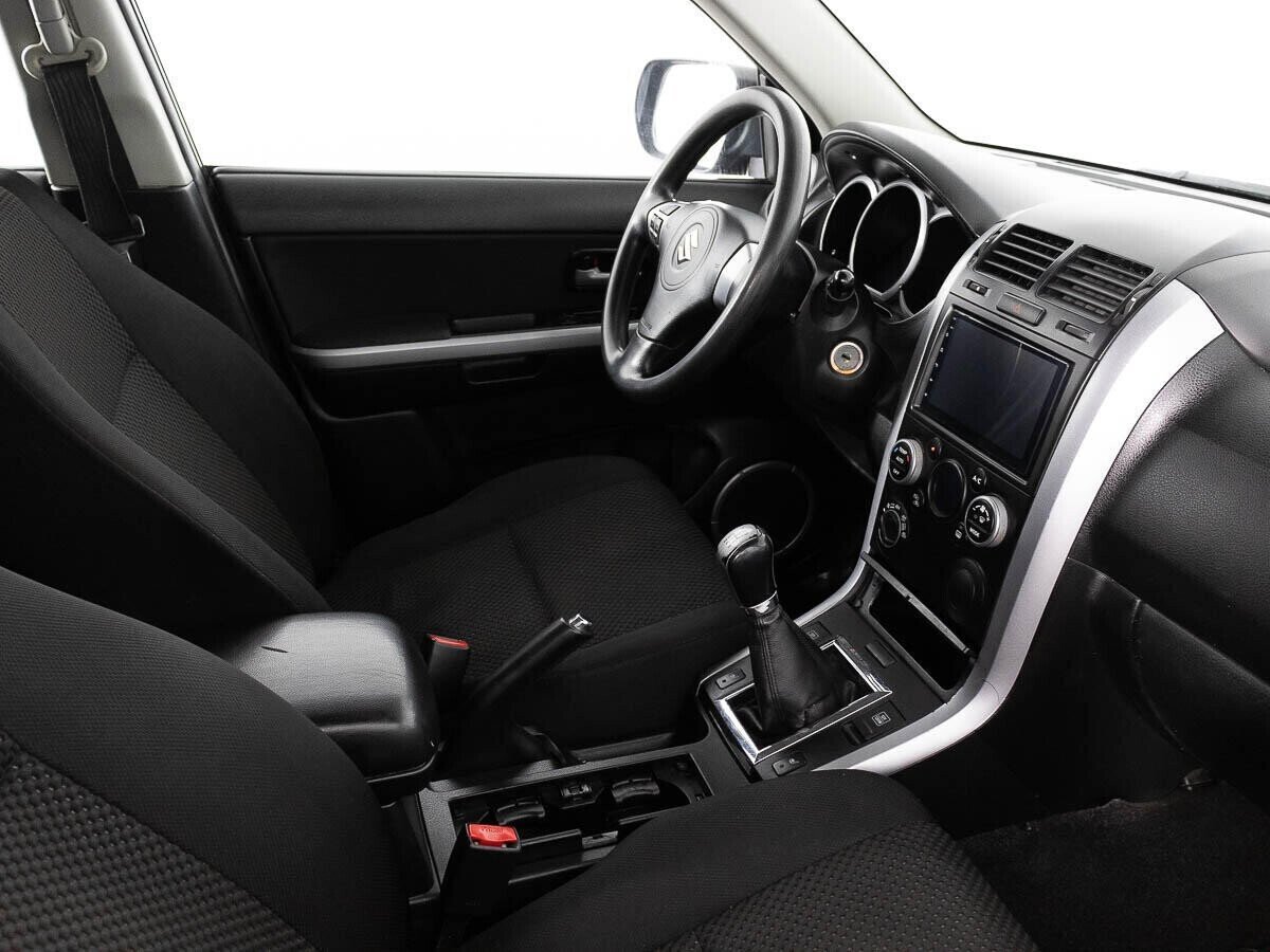 Suzuki Grand Vitara, 2.0 л, АТ, 2010 фото 2