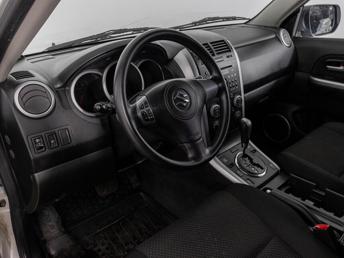 Suzuki Grand Vitara, 2.0 л, АТ, 2010 фото 7