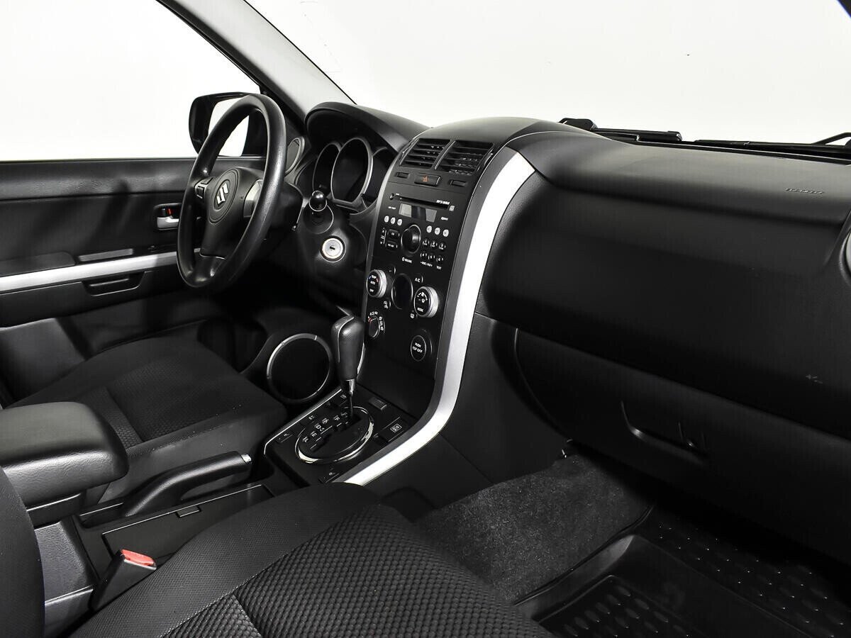 Suzuki Grand Vitara, 2.0 л, АТ, 2010 фото 2