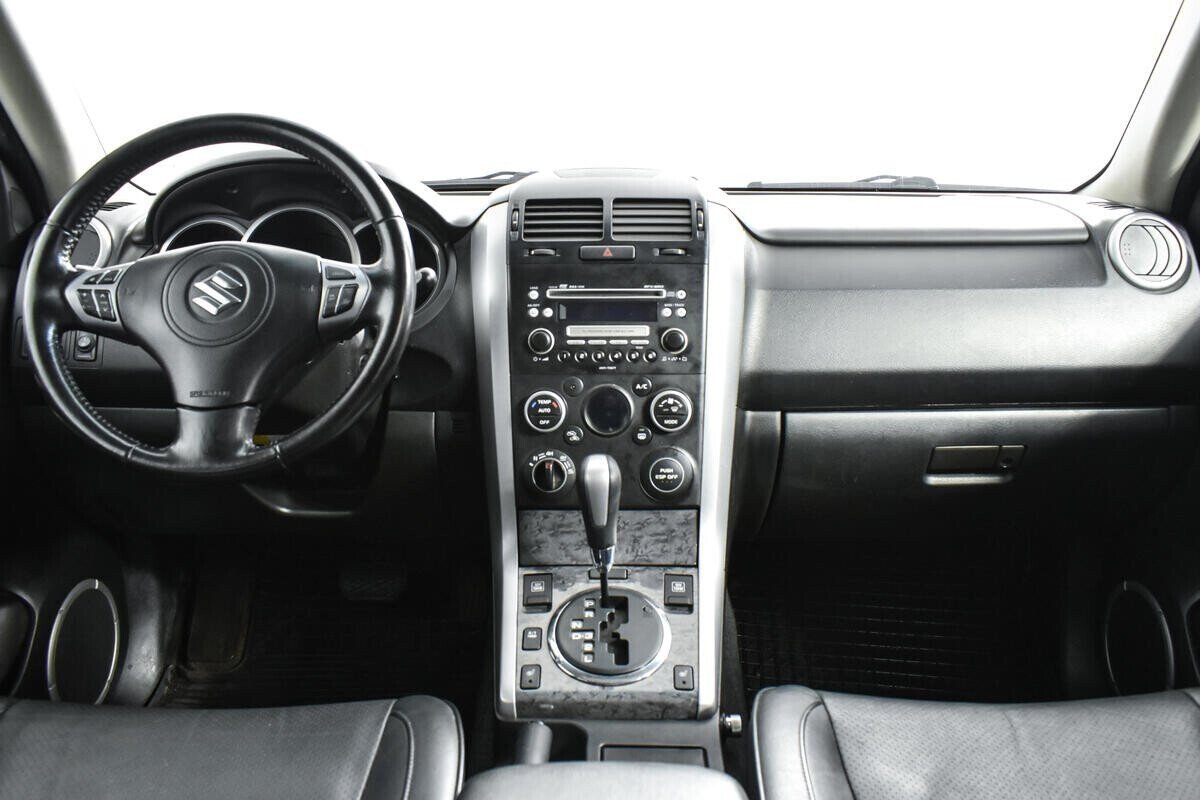 Suzuki Grand Vitara, 2.4 л, АТ, 2010 фото 8