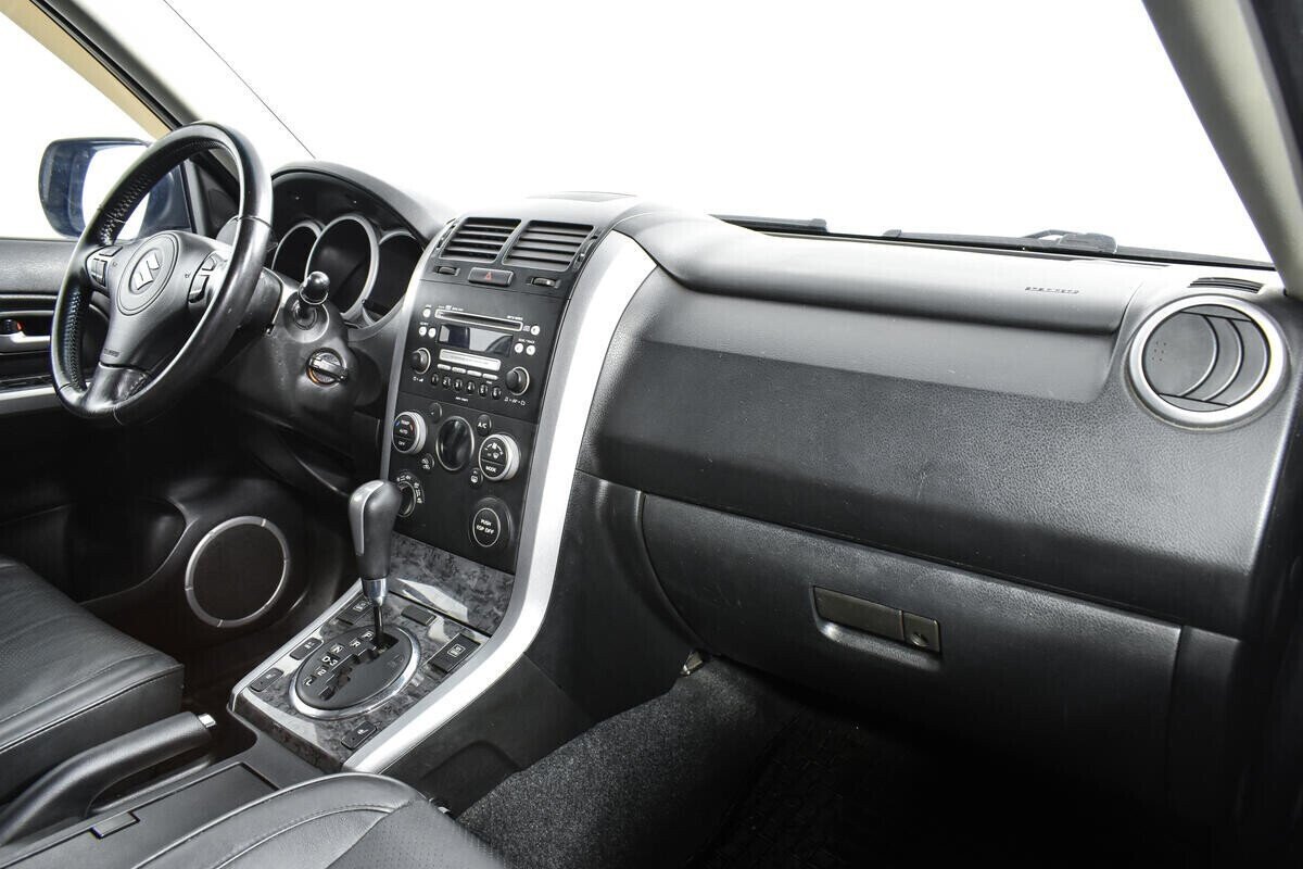 Suzuki Grand Vitara, 2.4 л, АТ, 2010 фото 2