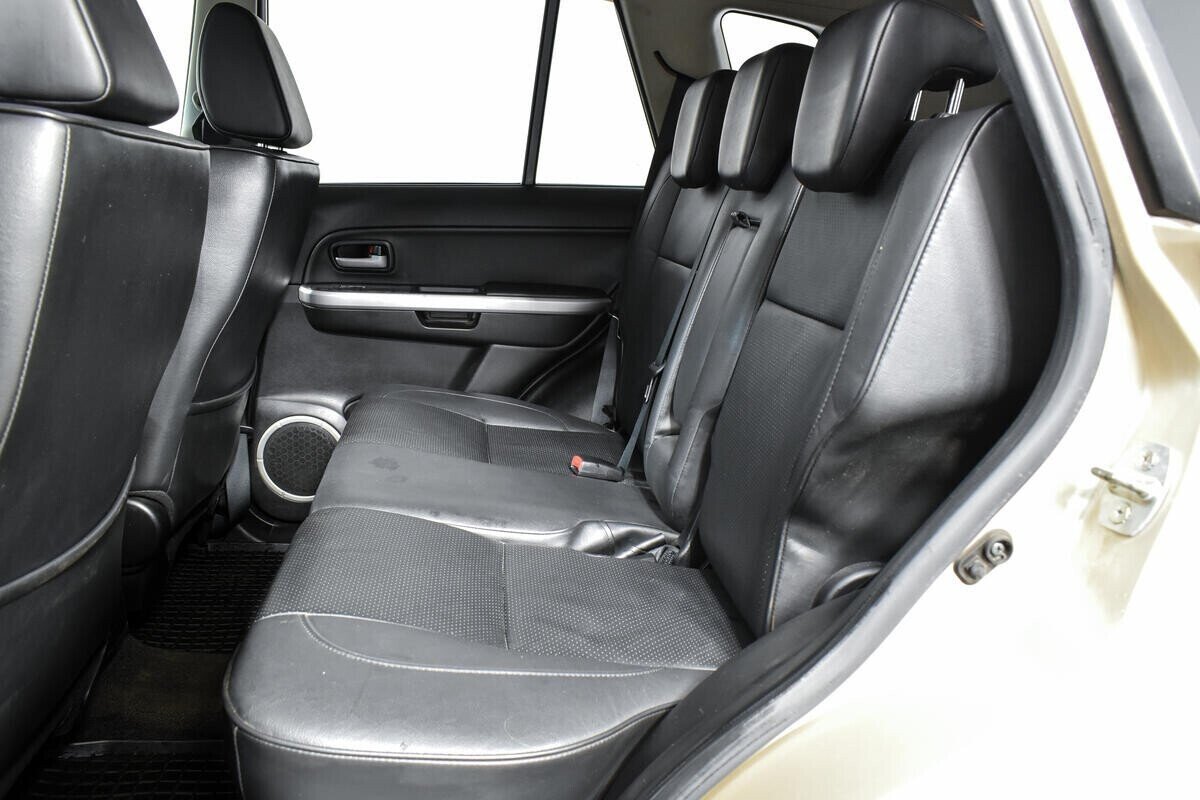Suzuki Grand Vitara, 2.4 л, АТ, 2010 фото 1