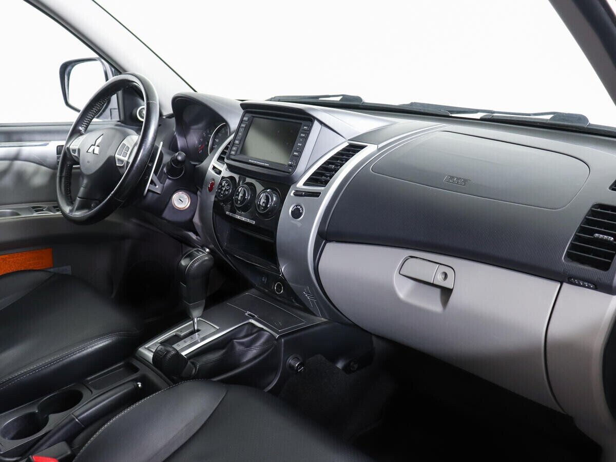 Mitsubishi Pajero Sport, 2.5 л, АТ, 2011 фото 2