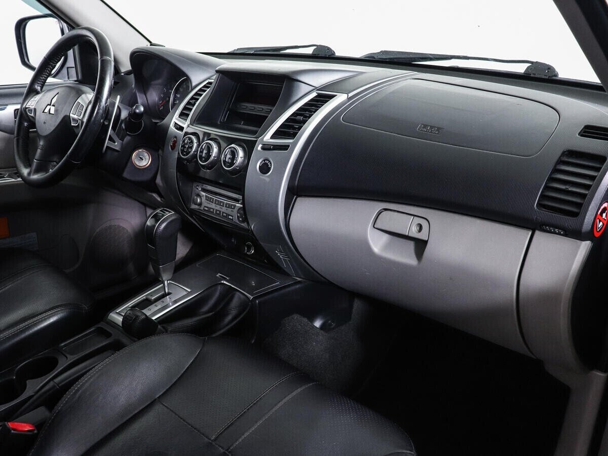 Mitsubishi Pajero Sport, 2.5 л, АТ, 2012 фото 2
