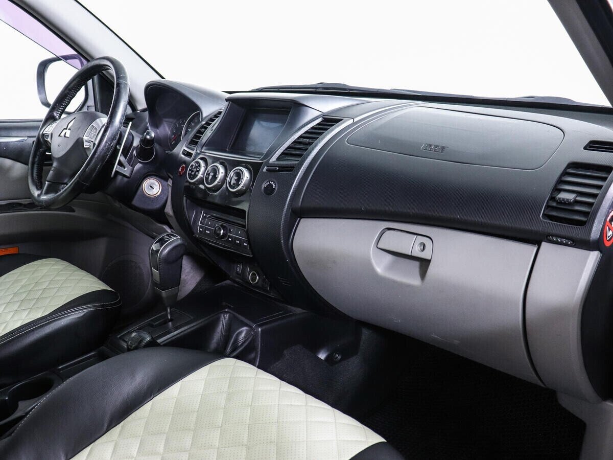 Mitsubishi Pajero Sport, 2.5 л, АТ, 2013 фото 2