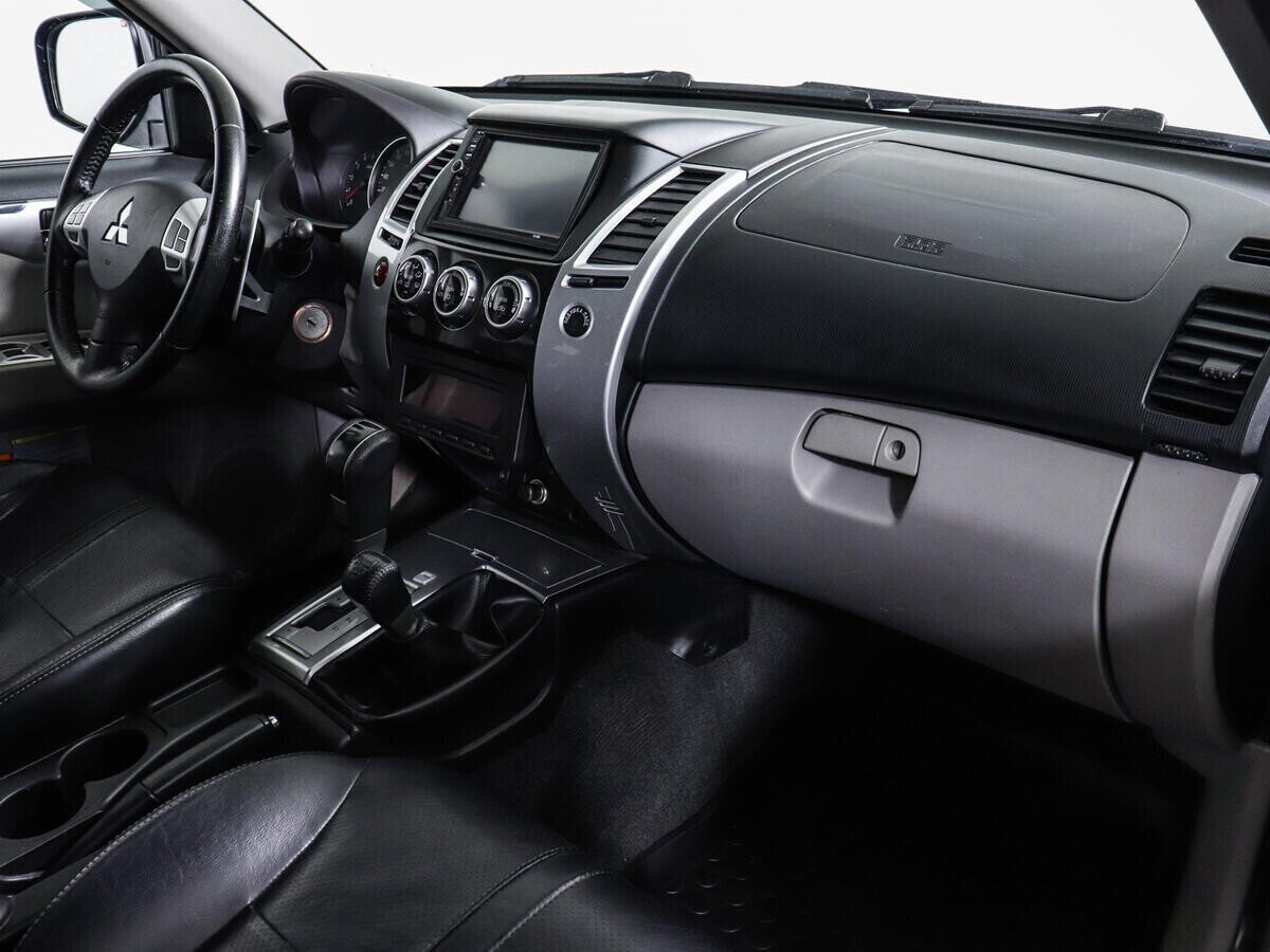 Mitsubishi Pajero Sport, 2.5 л, АТ, 2013 фото 2