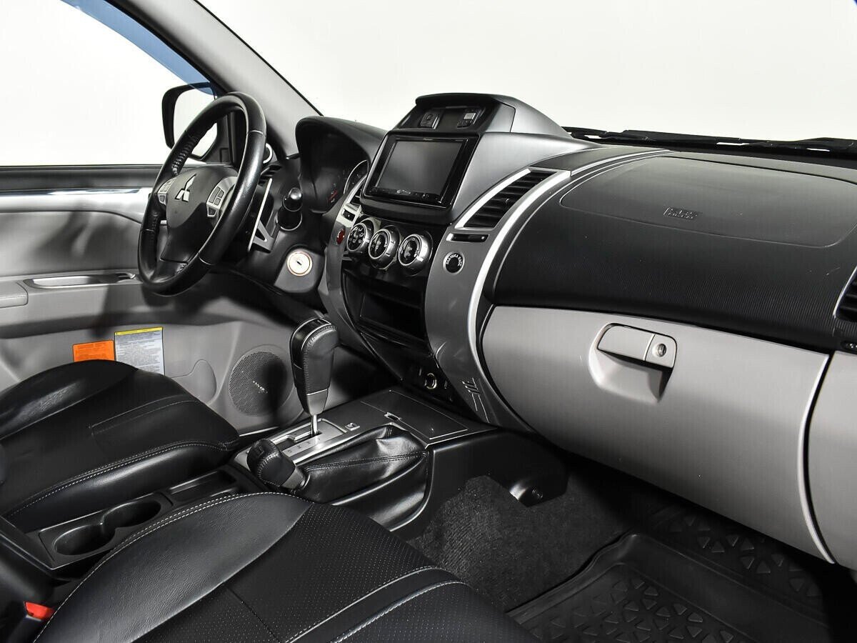 Mitsubishi Pajero Sport, 2.5 л, АТ, 2013 фото 2