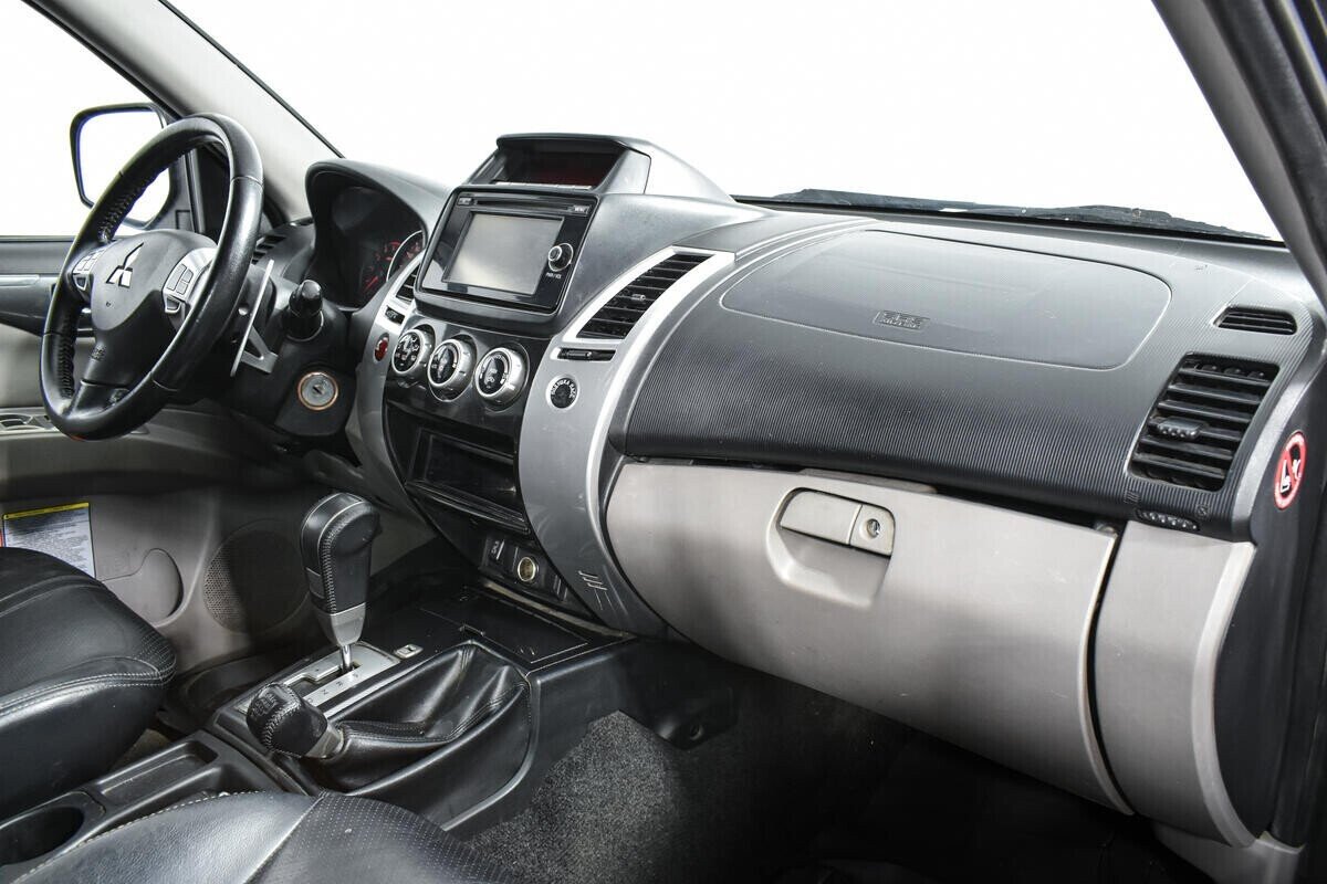 Mitsubishi Pajero Sport, 2.4 л, АТ, 2015 фото 2