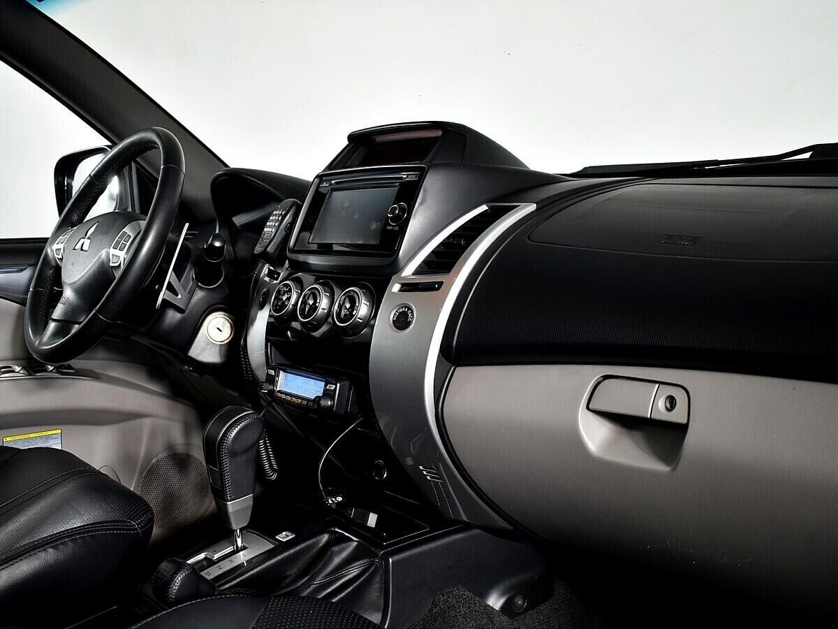 Mitsubishi Pajero Sport, 2.4 л, АТ, 2015 фото 2