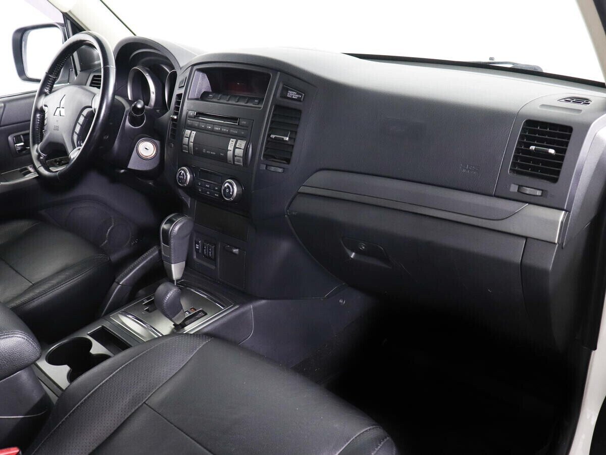 Mitsubishi Pajero, 3.0 л, АТ, 2013 фото 2