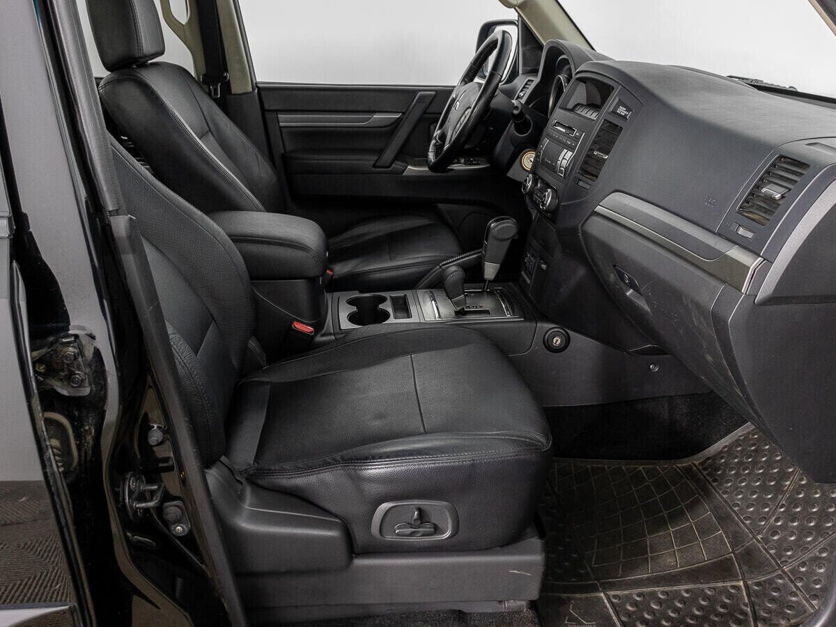 Mitsubishi Pajero, 3.0 л, АТ, 2013 фото 2