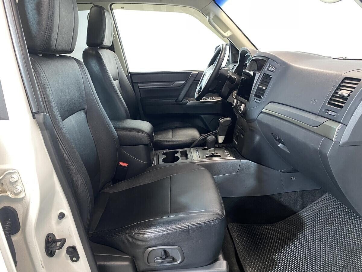 Mitsubishi Pajero, 3.2 л, АТ, 2013 фото 2