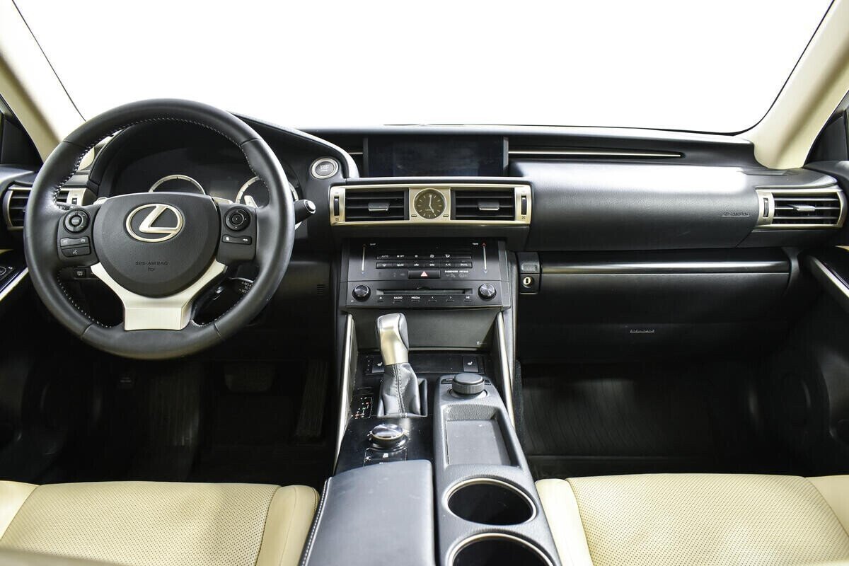 Lexus IS, 2.5 л, АТ, 2016 фото 8