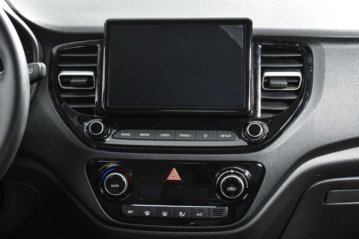 Hyundai Solaris, 1.6 л, АТ, 2021 фото 2