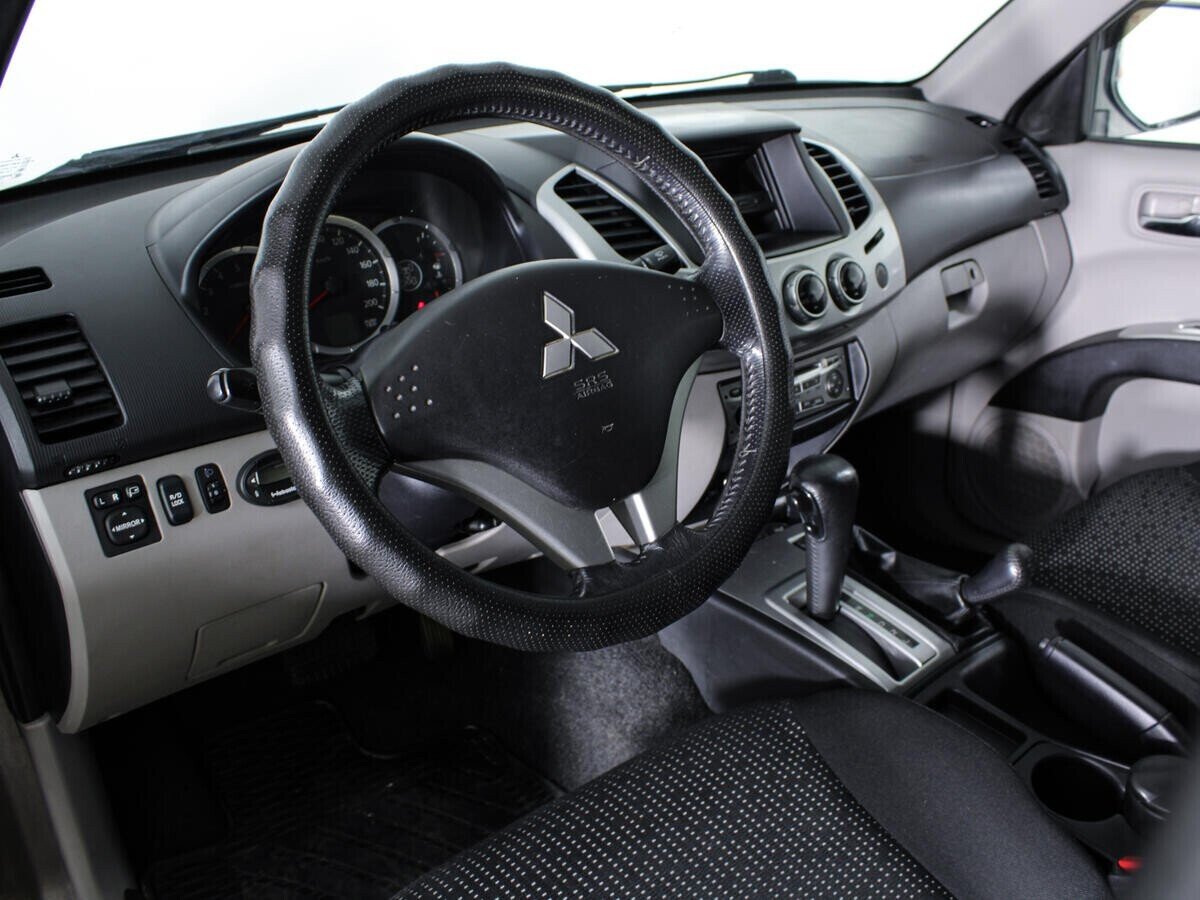Mitsubishi L200, 2.5 л, АТ, 2012 фото 7
